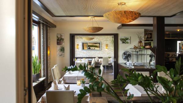 restaurant_rechts_frontal_9770_l_rgb.jpg